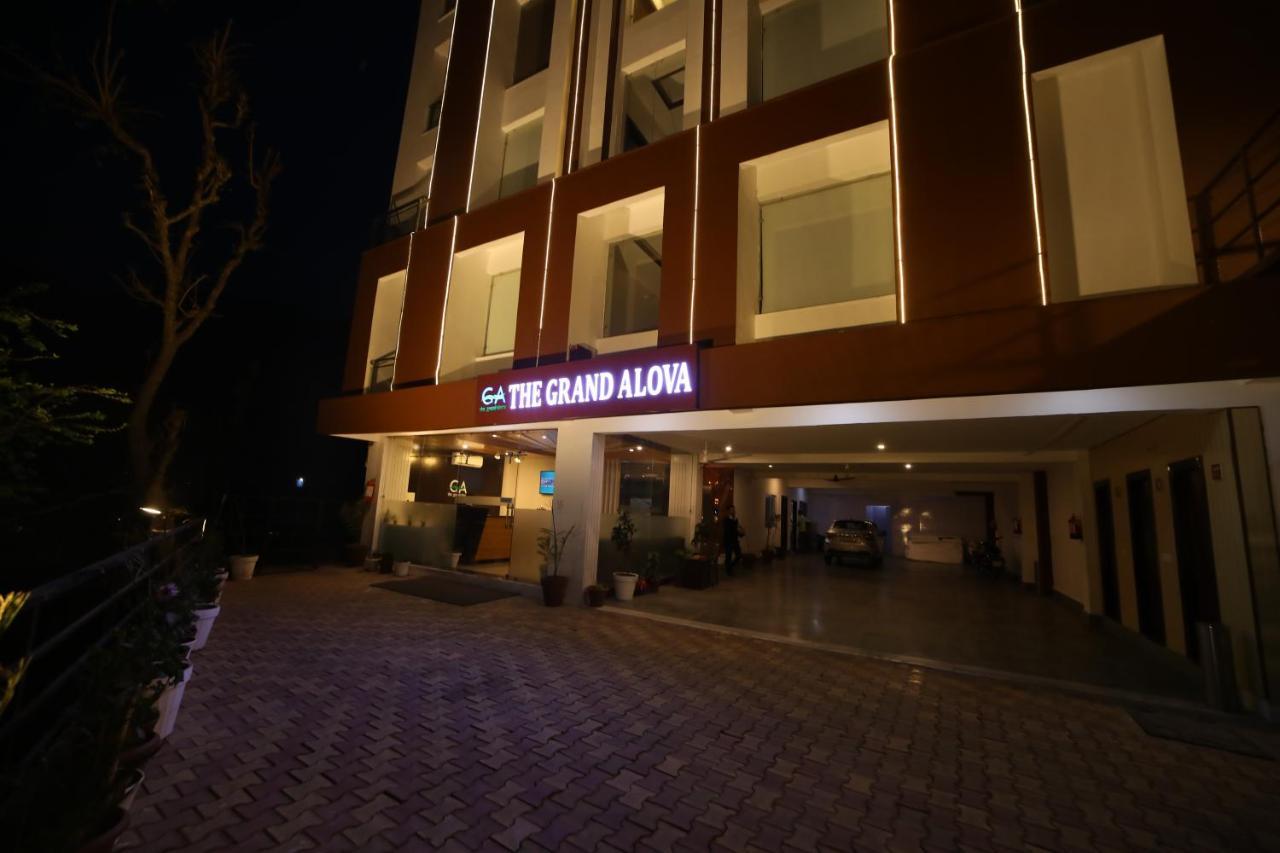 Kamay The Grand Alova Tapovan Экстерьер фото